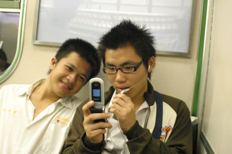 台灣鐵路旅遊攝影電車-區間車交談的旅客2005攝影照片24